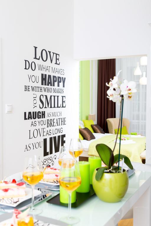 Makes You Happy Budapest Exterior foto
